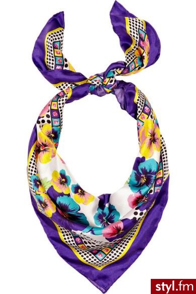 Chustka Versace. Chustka Versace. Wymiary: 87 cm na 87 cm.
Cena: 215 euro
, czyli około 817 zł
Kupisz w sklepie
Net-a-Porter. - Misz-masz