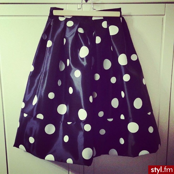 Średnie Spódnice Moda