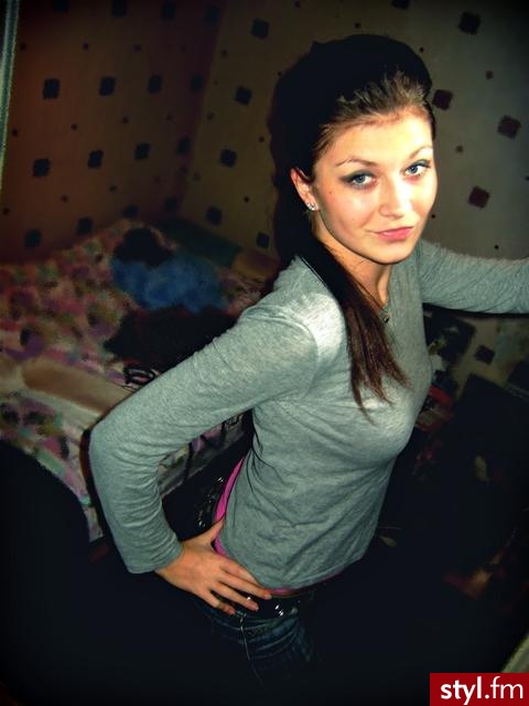 wiem wiem ze syf na 2 planie ;p - Średnie Fryzury