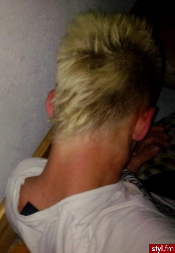 Irokez Blond + Pasemka Blond Krótki - Blond Tribale - wzory na głowie Alternatywne Krótkie Męskie Fryzury