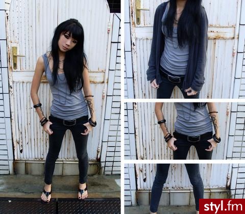 Wake up kids, we\'ve got the dreamer\'s disease

_____
#  1. patent black sandals (cause my sneakers got soaked in the rain!)
# 2. silver chain necklace
# 3. grey tank
# 4. black bangles
# 5. huge metal buckle belt
# 6. faded black jeans - Pozostałe Ciuchy Moda