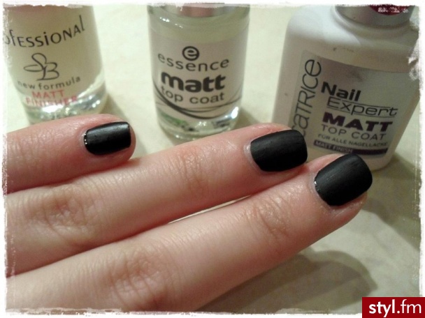 Catrice Nail Expert 8 zł, Essence Matt Top Coat 8 zł, Achtel Professional Matt Finisher 7 zł - Paznokcie