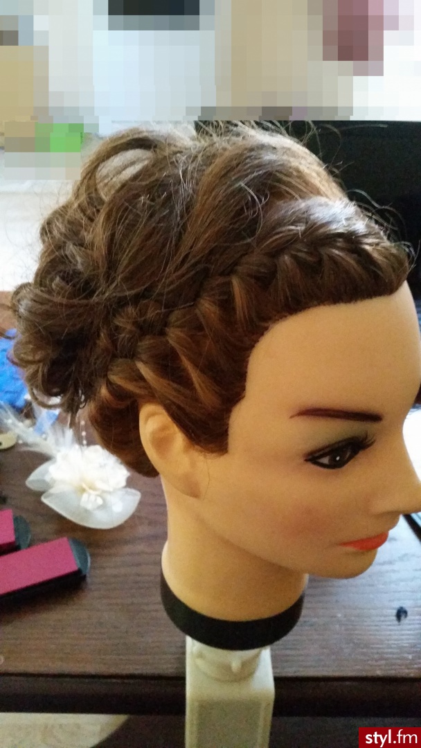 Brązowe Warkocze Kręcone Wieczorowe Średnie Fryzury