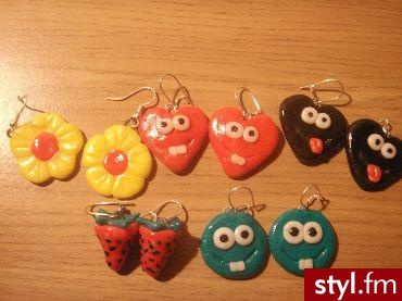 Kolczyczki z modelinki...;). Jeżeli zdjęcie znajduje się już w galerii, to poproszę o link...:) - Pozostałe Dodatki Moda