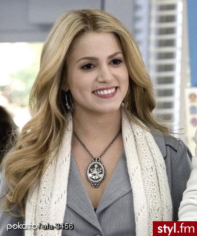 Rosalie Hale ;] - Kręcone Na co dzień Średnie Fryzury
