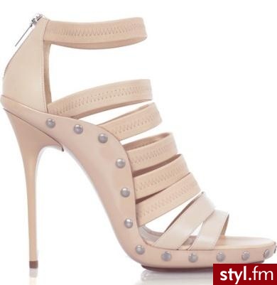 Jimmy Choo. Jimmy Choo. Cena: 895 euro
, czyli około 3 630 zł

Kupisz w sklepie
internetowym Net-a-Porter - Pozostałe Buty Moda