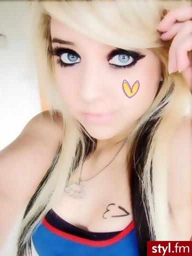 Katie - EMO Alternatywne Średnie Fryzury