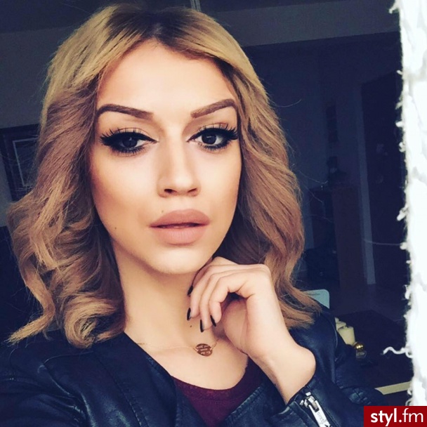 Blond Rozpuszczone Kręcone Na co dzień Średnie Fryzury