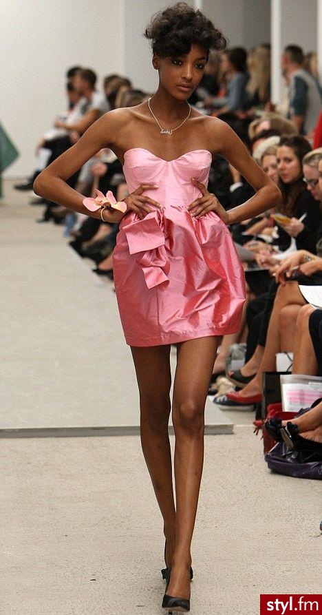 Sukienki Moda