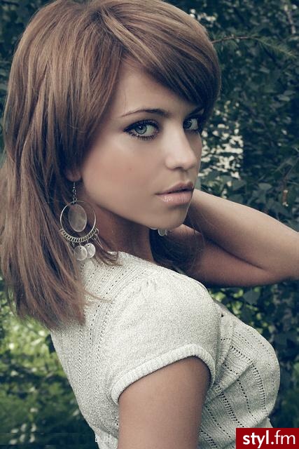 Średnie Fryzury
