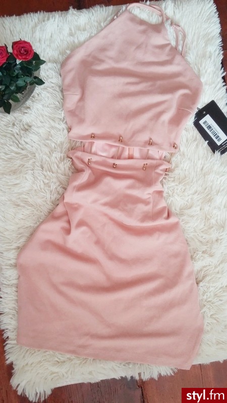 https://www.vinted.pl/damska-odziez/krotkie-sukienki/23870505-sukienka-pretty-little-thing-laczona-wyciecie-wyciecia-xs-s-dopasowana-seksowna - Dzienne Sukienki Moda