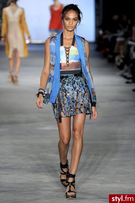 Joan Smalls. Joan Smalls - Pozostałe Ciuchy Moda