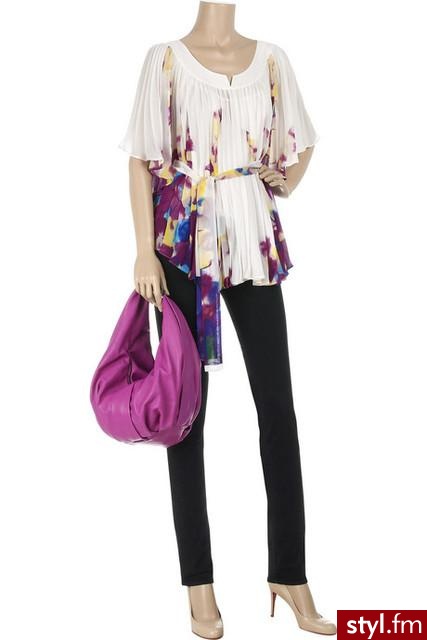 Tunika - Diane von Fursternberg; jeansy - J Brand; torebka - Marini; buty - Christian Louboutin. - Styler