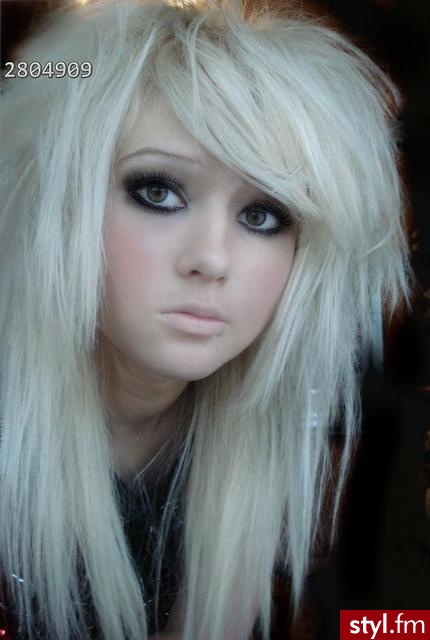 to nie moja fotka ^^ jeżeli to zdjecie znajduje sie juz w galerii prosze napisac, to usune xd - EMO Alternatywne Średnie Fryzury