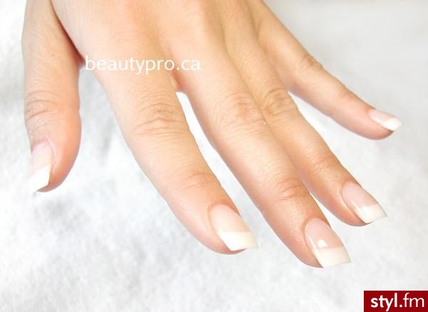 prace Anny z Toronto. Odnowa French (zel) - Paznokcie