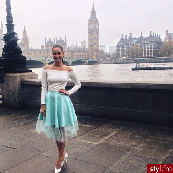 Średnie Spódnice Moda