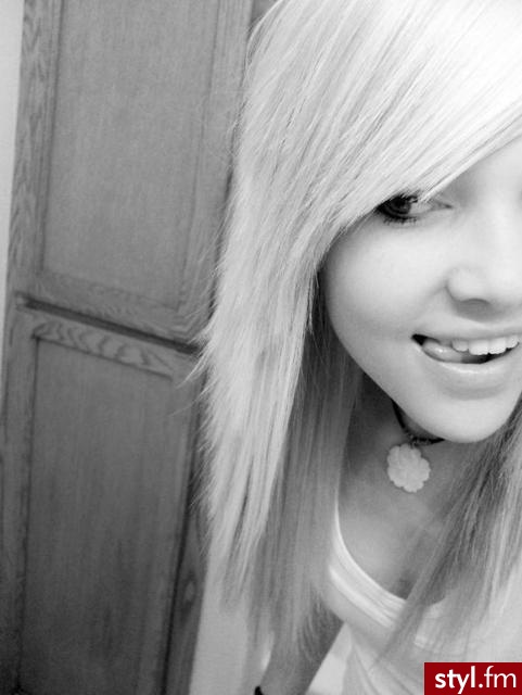 . - EMO Alternatywne Średnie Fryzury