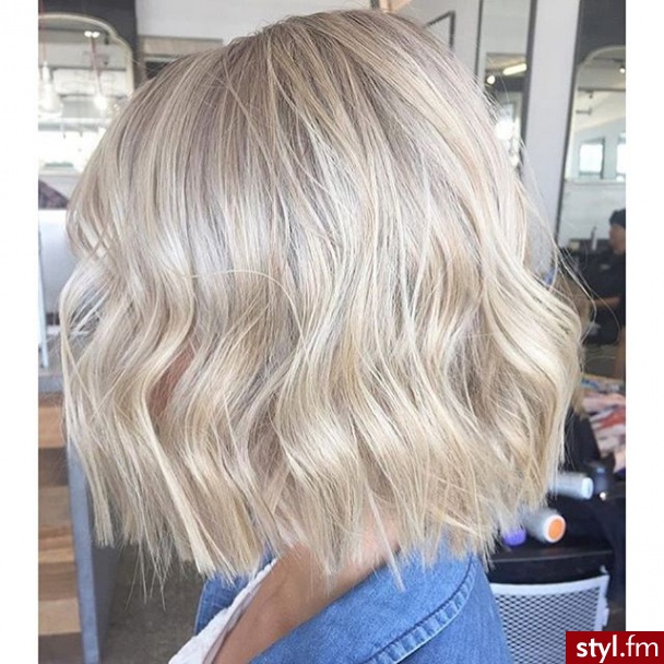 Blond Rozpuszczone Kręcone Na co dzień Średnie Fryzury