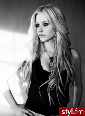 Avril Lavigne - Kręcone Na co dzień Średnie Fryzury