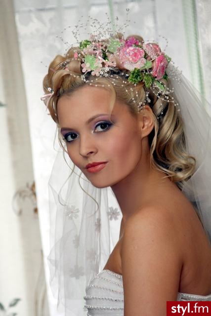 Ślubne Średnie Fryzury