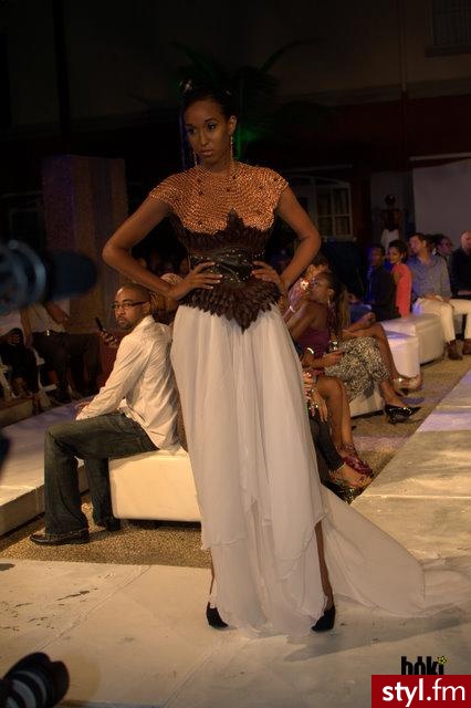 Sukienki Moda