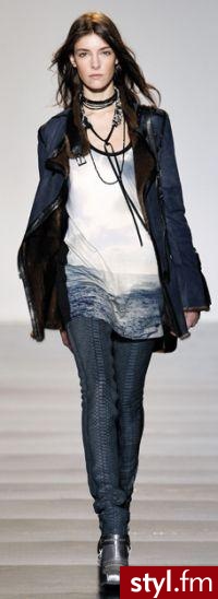 Jeżeli zdjęcie znajduje się już w galerii poproszę o link - Moda uliczna Inne Moda