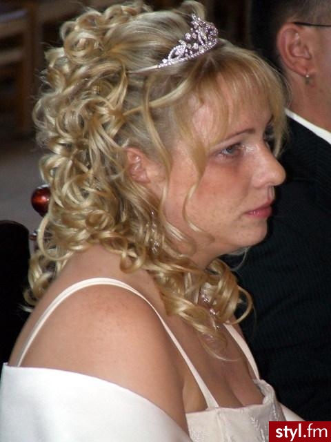 Ślubne Średnie Fryzury
