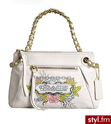 Może zafundujesz sobie tatuaż? Nie na skórze, ale na torebce. :) Coach, $458. - Pozostałe Torebki Moda