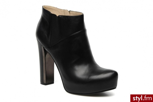 Guess PÓŁBUTY I BOTKI CORELINE BY (Czarny) - Botki Buty Moda