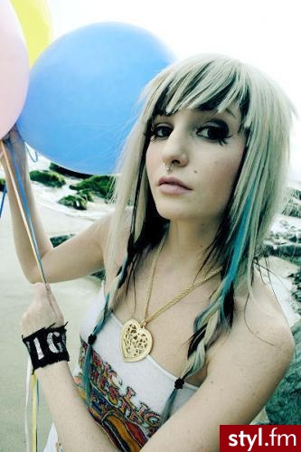 Audrey Kitching - EMO Alternatywne Średnie Fryzury
