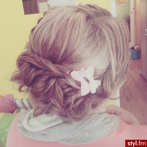 Blond Upięcie Kręcone Ślubne Średnie Fryzury