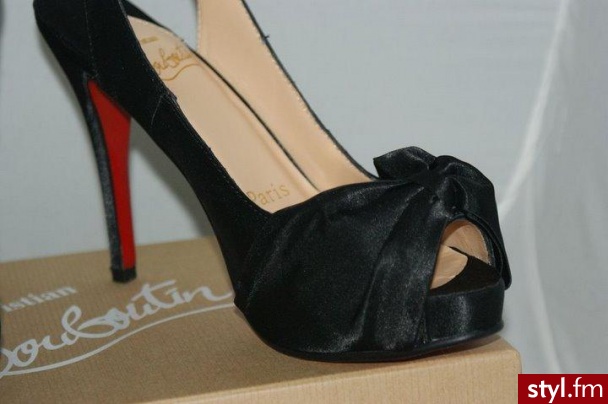 Butki od Louboutina znalezione na wyprzedaży. Z $790 na $139! ;] - Pozostałe Buty Moda