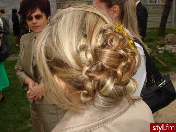 Ślubne Średnie Fryzury