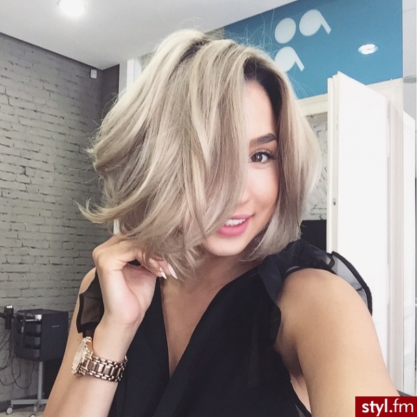 Blond Rozpuszczone Kręcone Na co dzień Średnie Fryzury