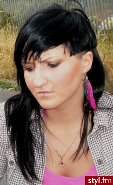 Czarne Tribale - wzory na głowie Alternatywne Długie Fryzury