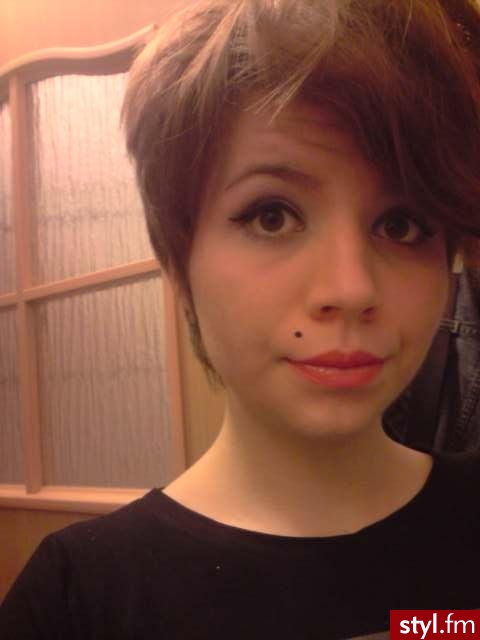 hihih jaa!. mój makijaz ala pin up girl... przepraszam ale dopiero sie ucze ... :P - Makijaże