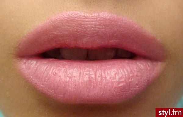MAC Viva Glam Gaga & Cyndi Lipstick Swatches - Makijaże