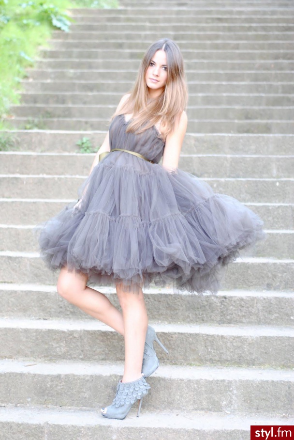 Sukienki Moda
