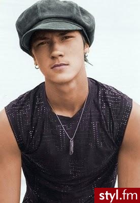 Step Up 3;-). Nie widac fryzuru, ale koles fajny, to chcialam pokazac xd - Średnie Męskie Fryzury