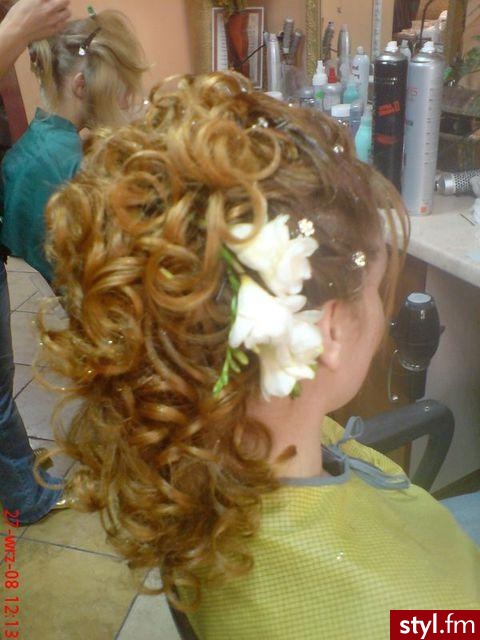 Upięcia wieczorowe i ślubne to specjalność naszego salonu.Salonik fryzjerski u ANI ul.Kopernika 8 11-200 Bartoszyce tel0897622180 - Ślubne Średnie Fryzury