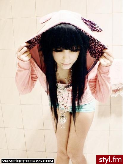 - - Średnie Fryzury