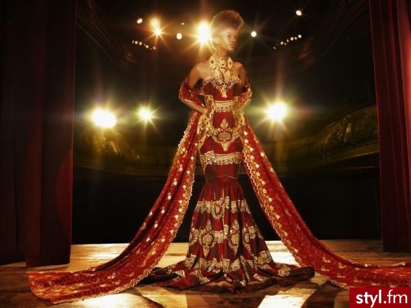 Sukienki Moda