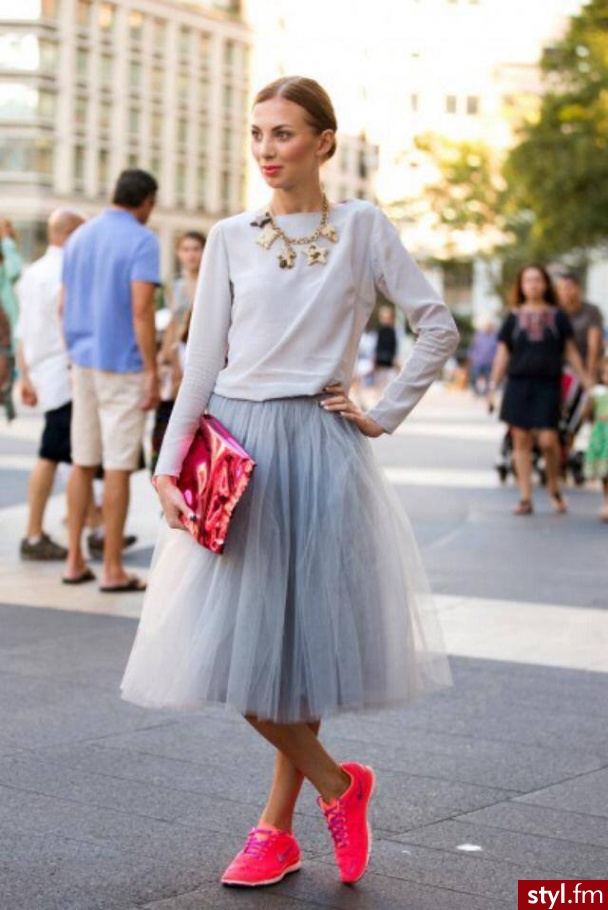 Inspiracja ulicznym stylem :) Jestem zachwycona połączeniem elegancji i wygody ! <3 - Moda uliczna Inne Moda