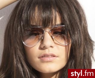 Vanessa Hudgens. mimo, ze nienawidze jej jako osoby. jej spobób \"bywania\" i bycia \'gwiazdą\' na siłe doprowadza mnie do szału...włosy...to die for... - Średnie Fryzury