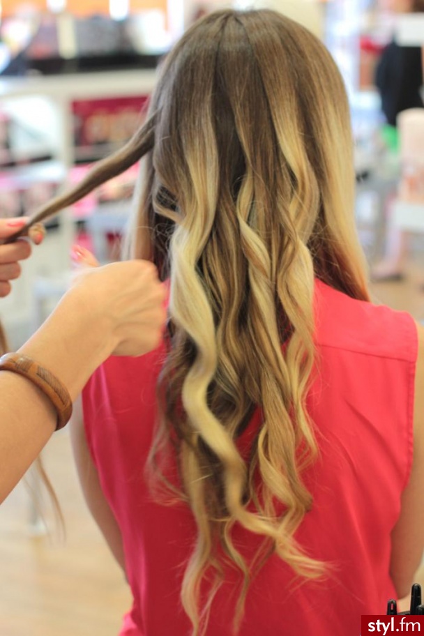Blond Rozpuszczone Kręcone Na co dzień Długie Fryzury