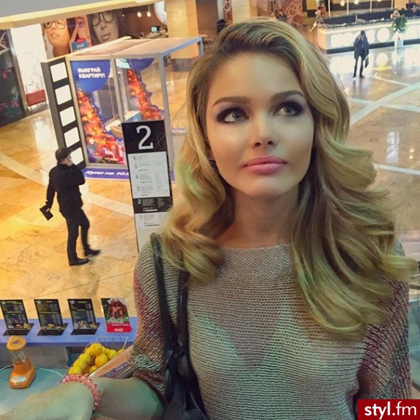 Blond Rozpuszczone Kręcone Na co dzień Średnie Fryzury