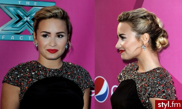 Demi Lovato - Blond Upięcie Kręcone Fryzury gwiazd Długie Fryzury