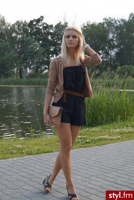 Kombinezon H&M (kombinezony H&M)     Sweterek H&M (swetry H&M)     Buty New Yorker (buty New Yorker)     Pasek Reserved (paski Reserved)     Torebka nn z Allegro.pl (torebki) - Moda uliczna Inne Moda