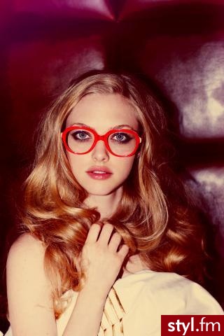 fryzury-krecone. Amanda Seyfried - Kręcone Na co dzień Średnie Fryzury