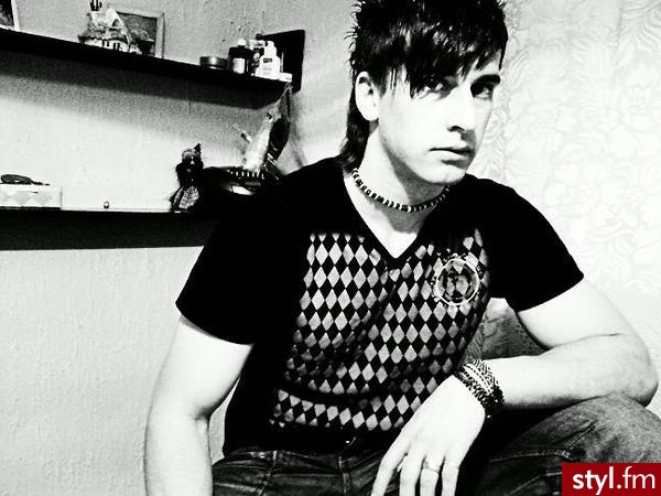 http://www.youtube.com/watch?v=7D6m91ib-AM - Średnie Fryzury